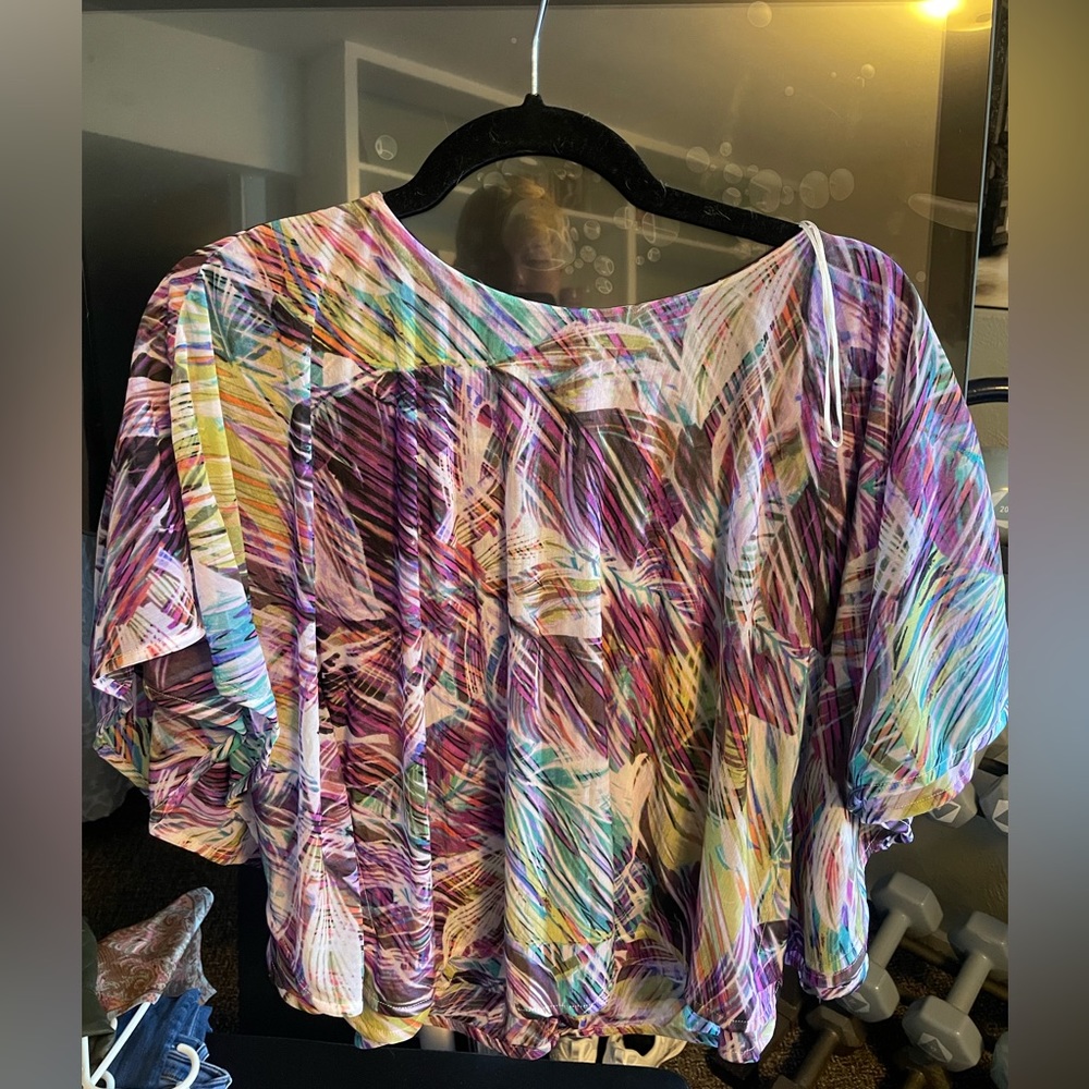 Jennifer Lopez tropical Flowy top